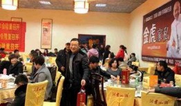 沂水媒体爆料新闻最新,惊险一幕！男子高空作业意外坠落，紧急救援展开